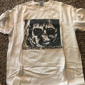 Negative approach T-shirt medium